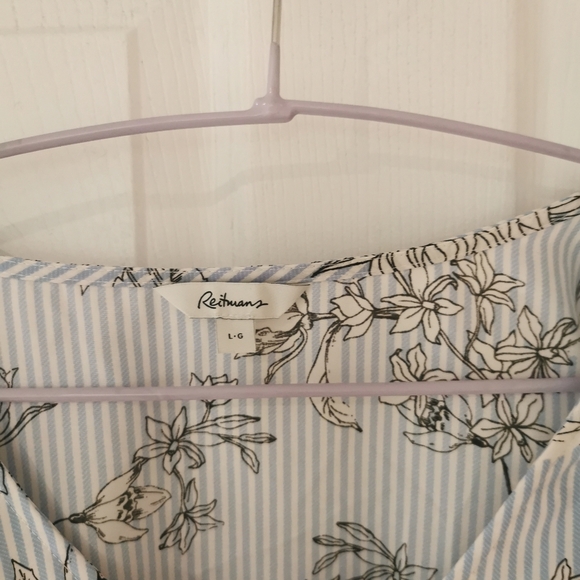 Floral top with ruffled crop sleeves - Picture 4 of 4